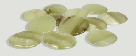 Lihvitud lapik Roheline oonüks 3-4cm 1tk(2424)