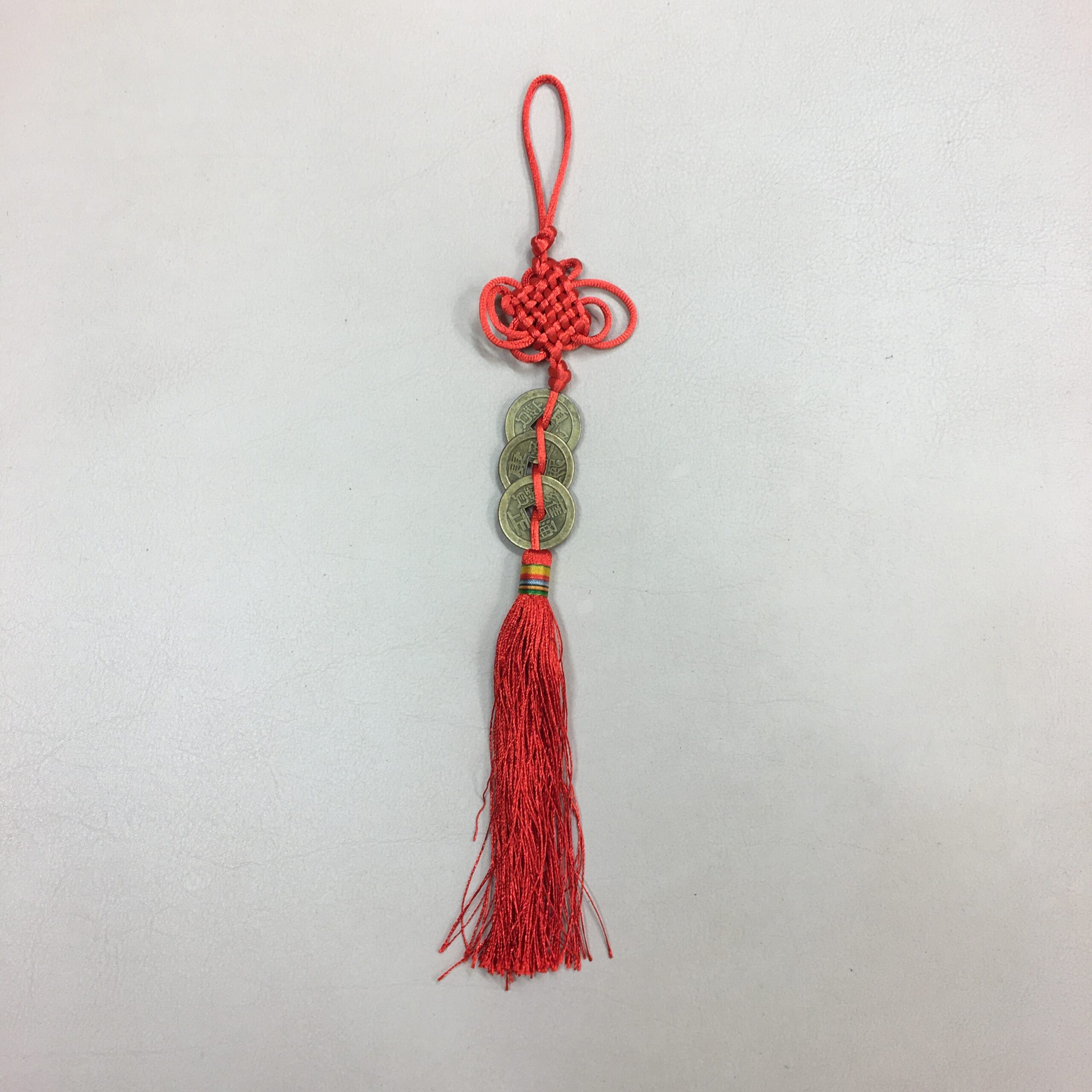 Õnnemündid punase paelaga, riputatav (1189)