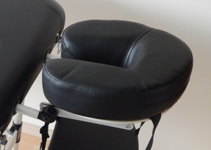 Peatugi ja padi massaažilauale (must)