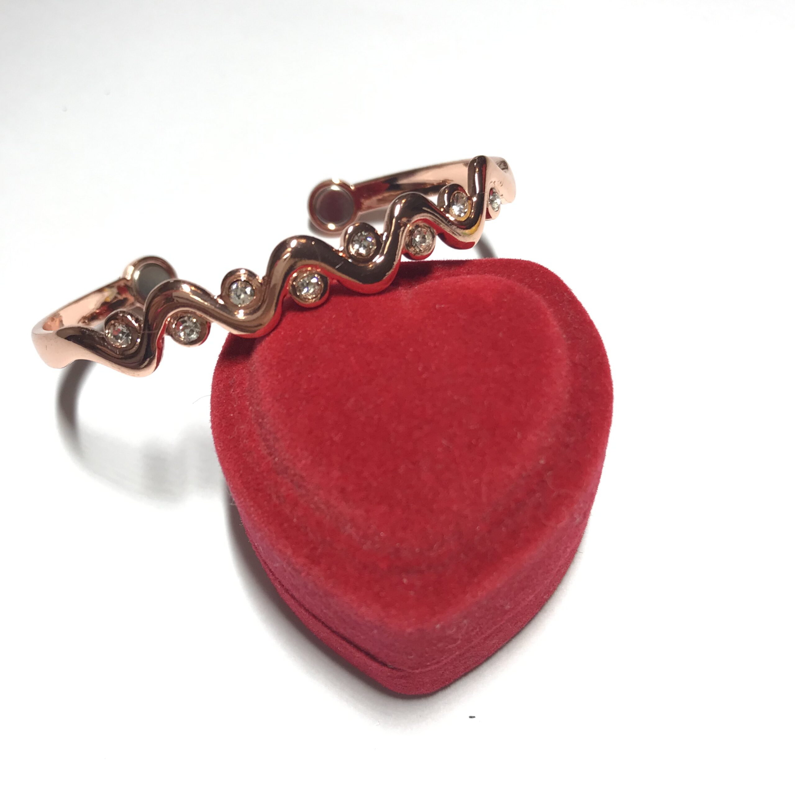 Vasest käevõru magnetitega kristallidega (3017)