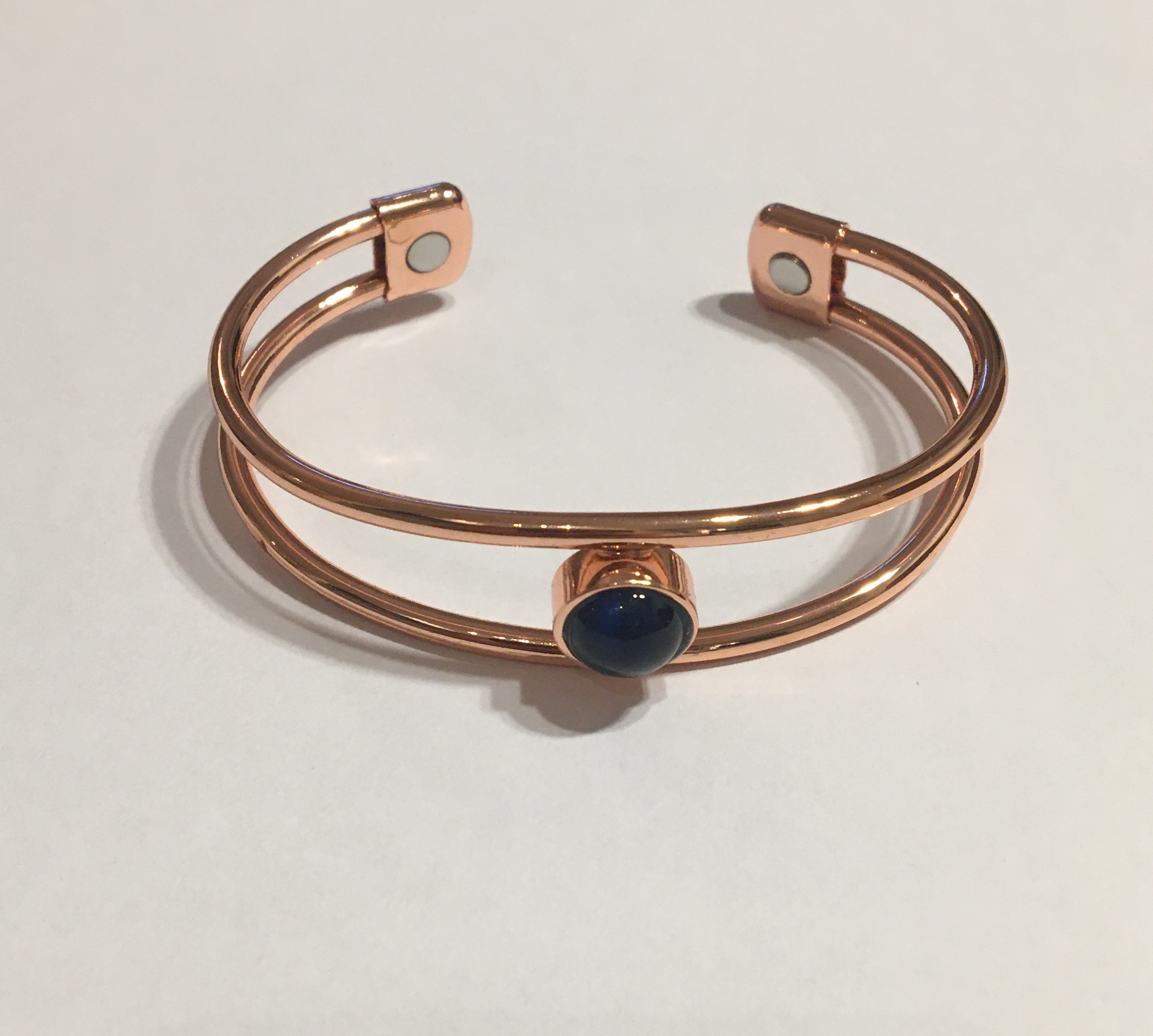 Vasest käevõru magnetitega (tumesinine kivi) (2816)